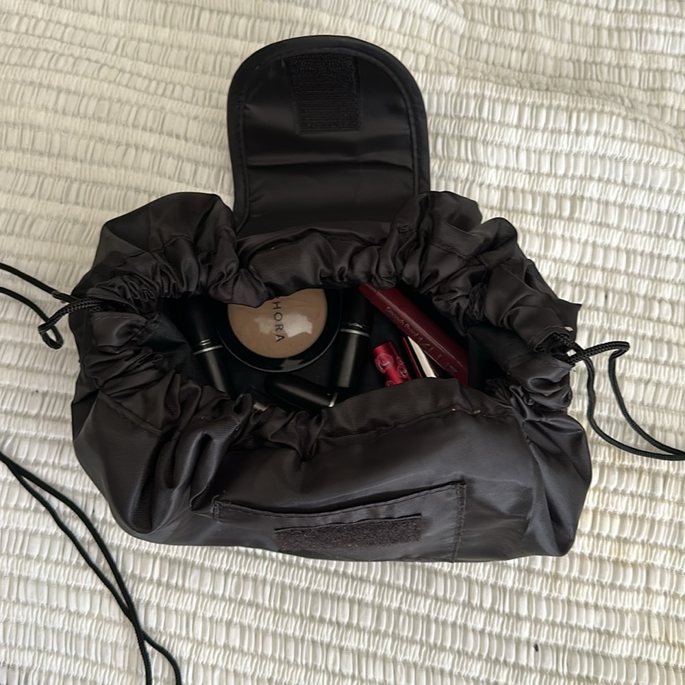 Black make up bag. Easy pick up - Picture 3 of 4